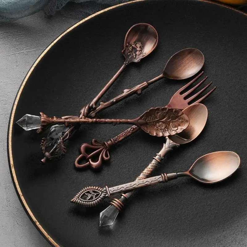 6pcs 빈티지 스푼 포크 로얄 스타일 골드 조각 커피 - Vintage Collectible Spoons 리뷰 및 가격